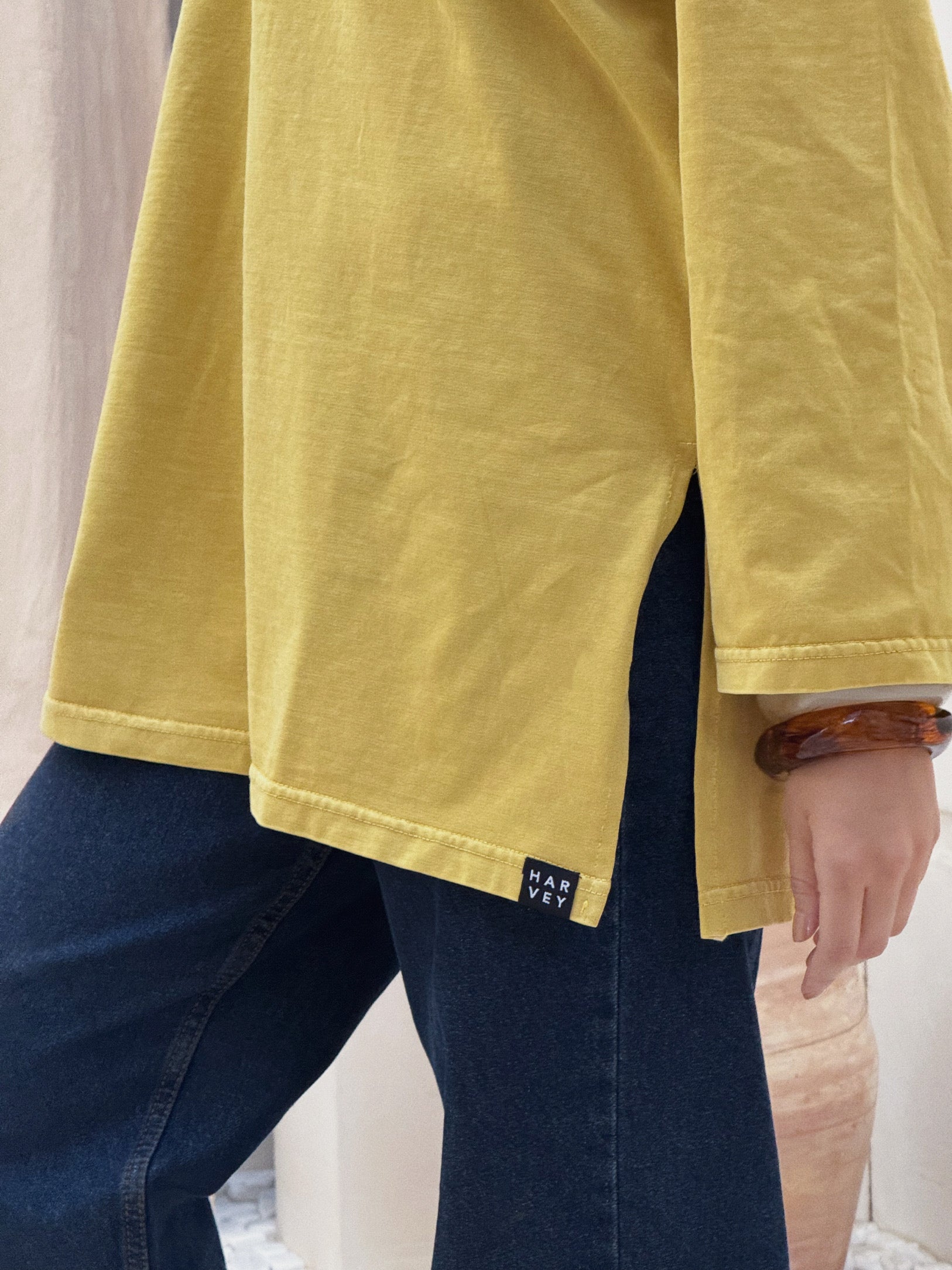 COMFY CUT TEE - MUSTARD