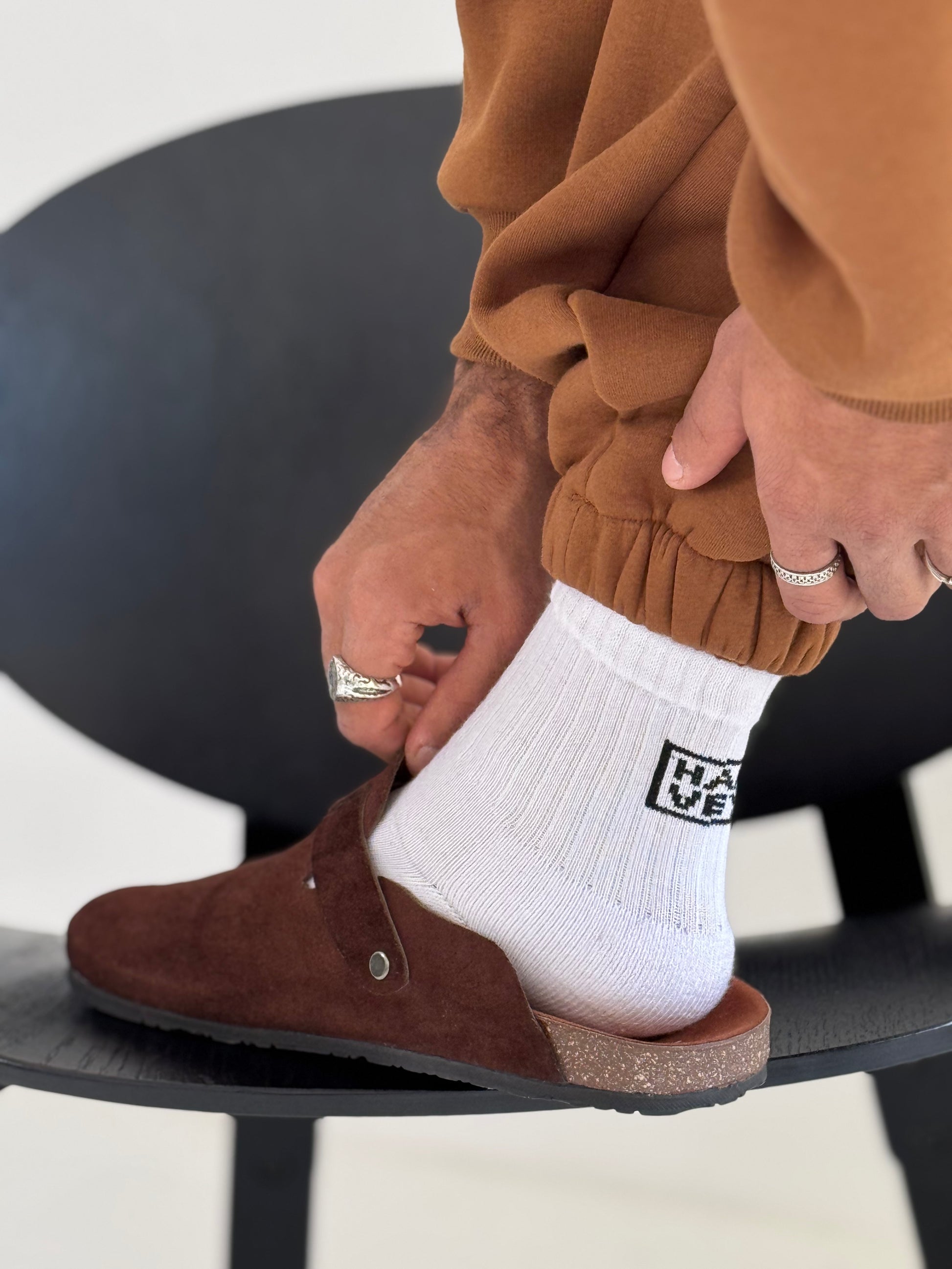 BROWN CLOGGO