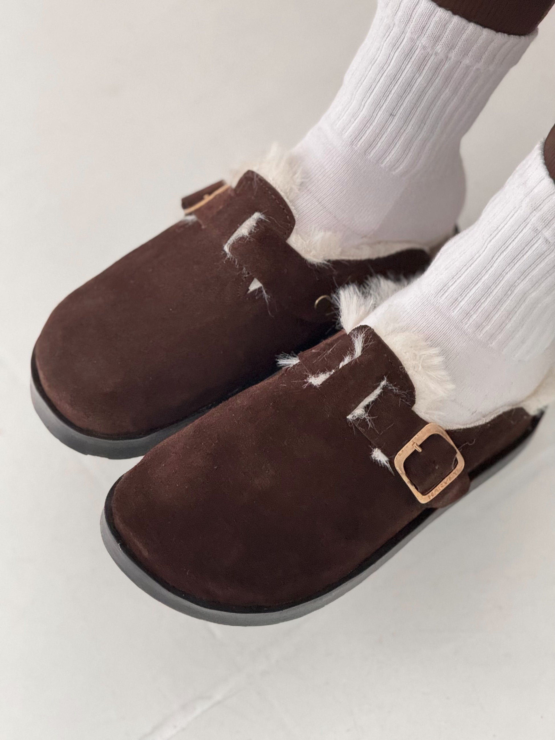 High Fur clogs ( Brown )