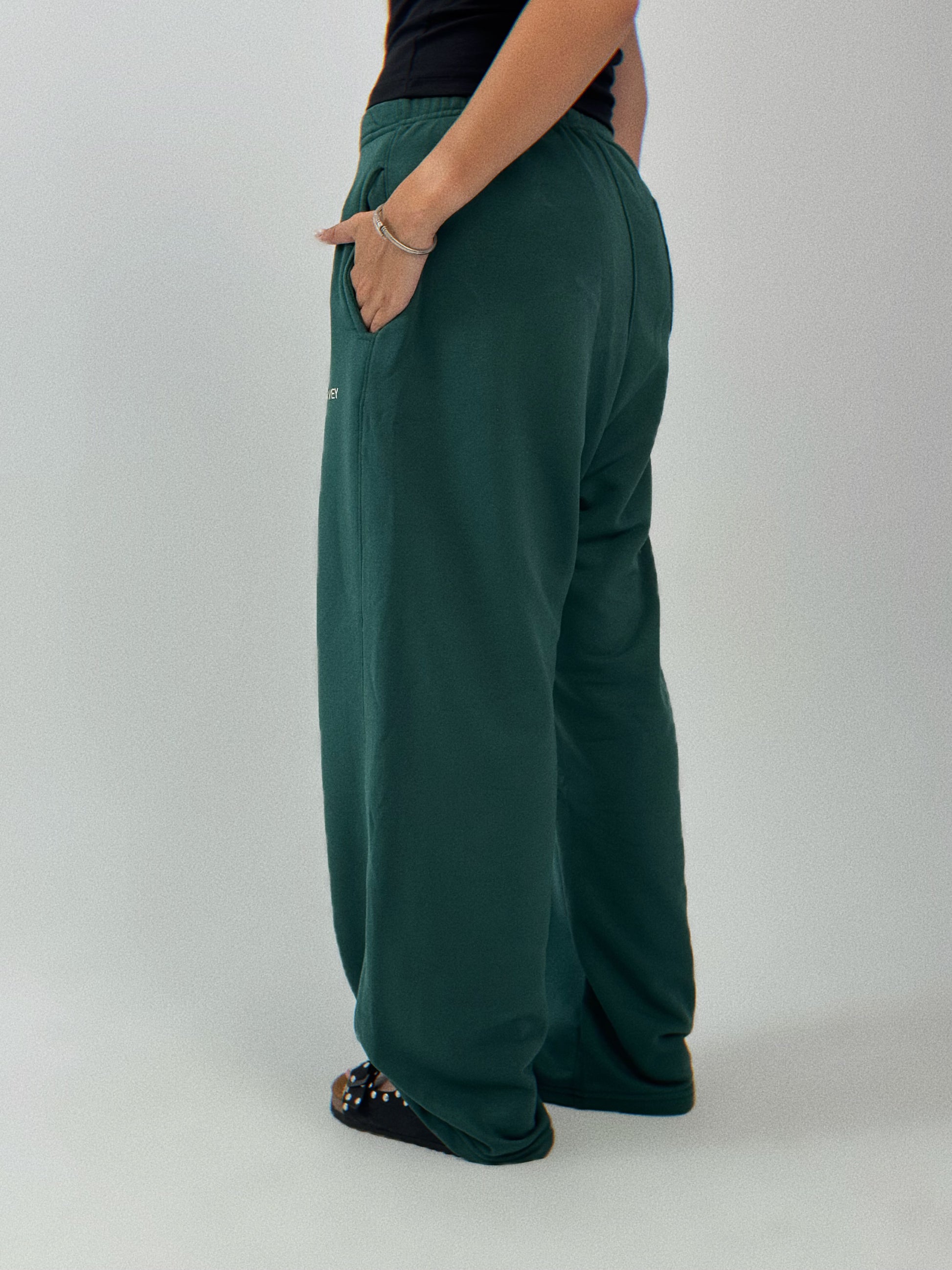 COMFORT FLOW PANTS - OLIVE