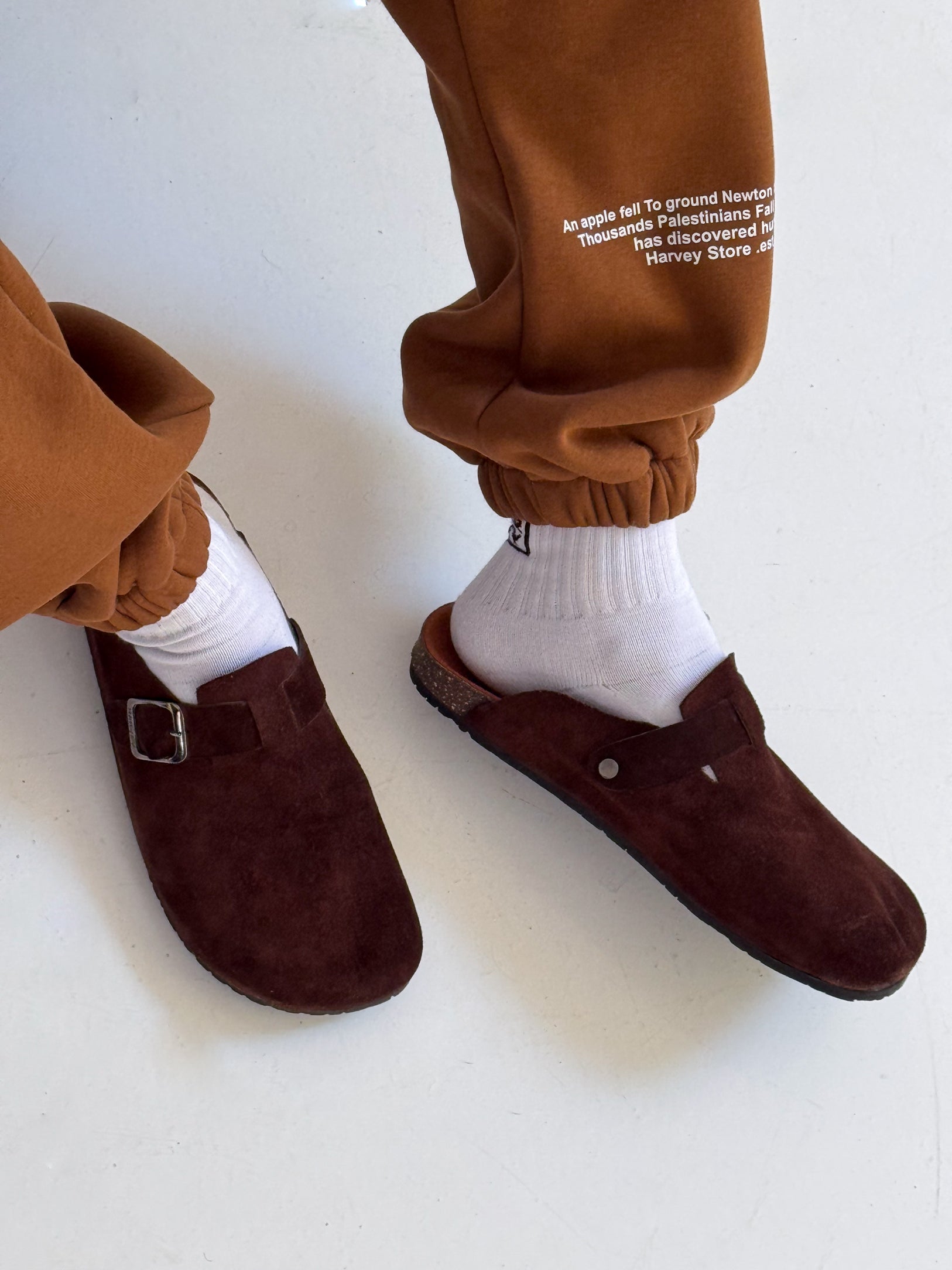 BROWN CLOGGO