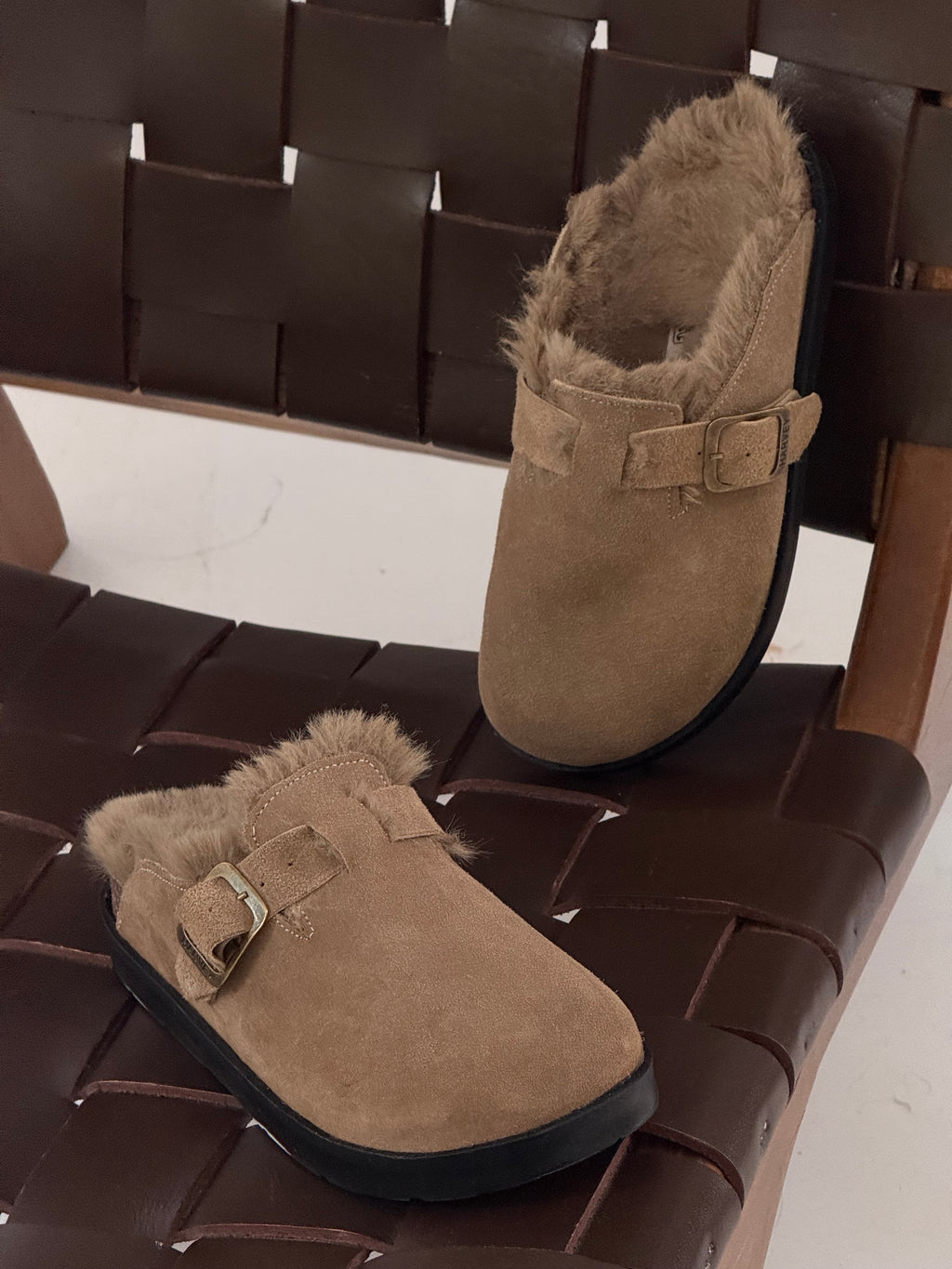 HIGH FUR CLOGS ( LATTE )