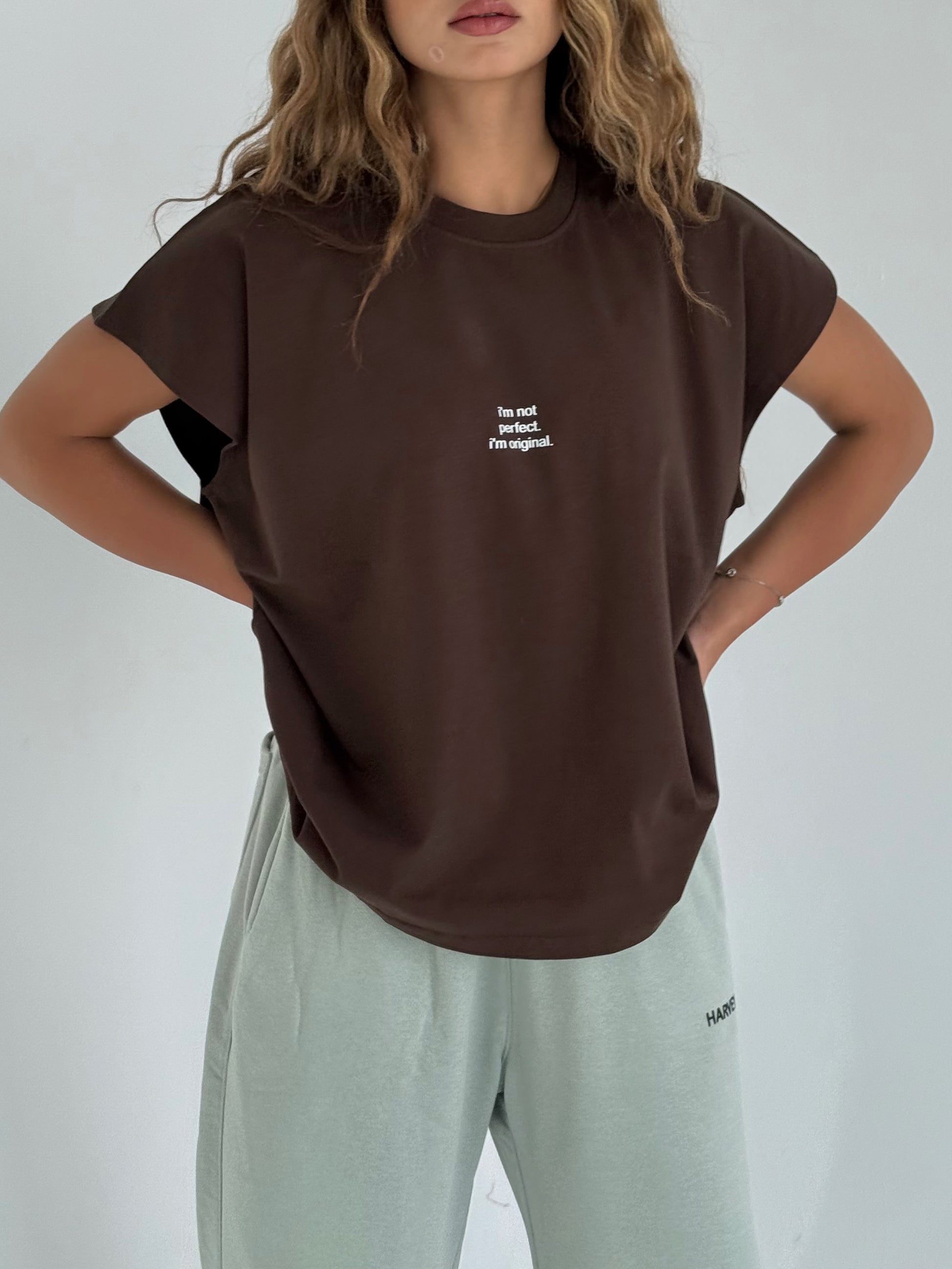 NOT PERFECT TEE - BROWN