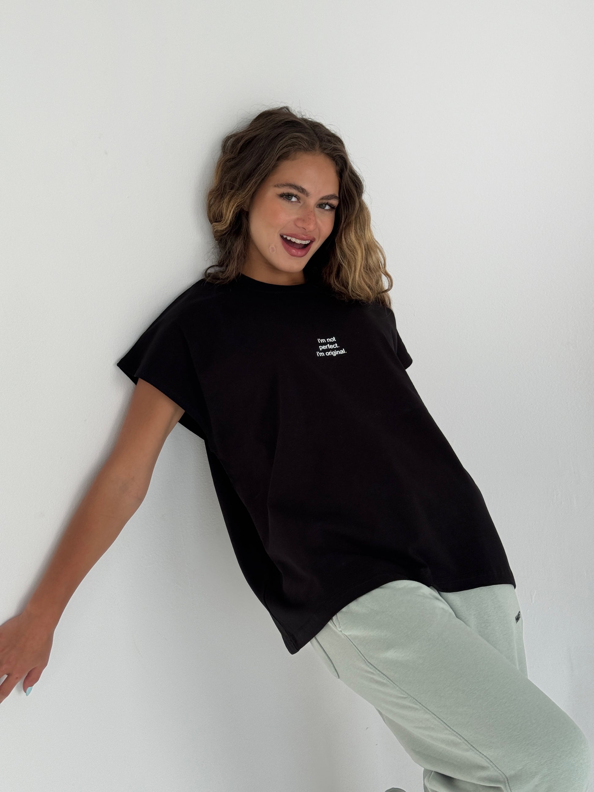 NOT PERFECT TEE - BLACK