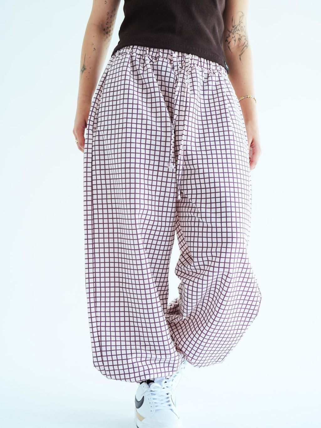 MAROON GRID BALLOON PANTS