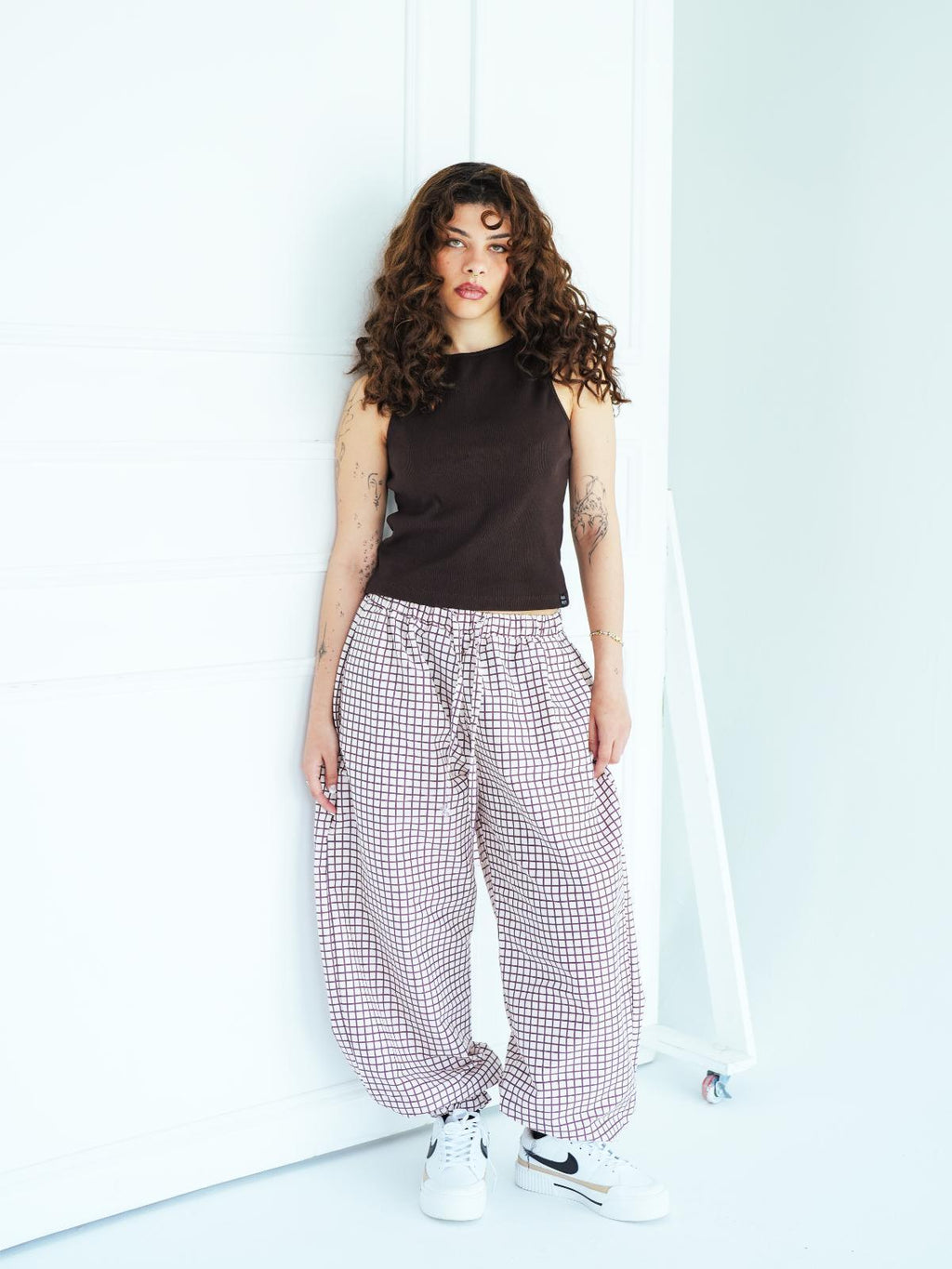 MAROON GRID BALLOON PANTS