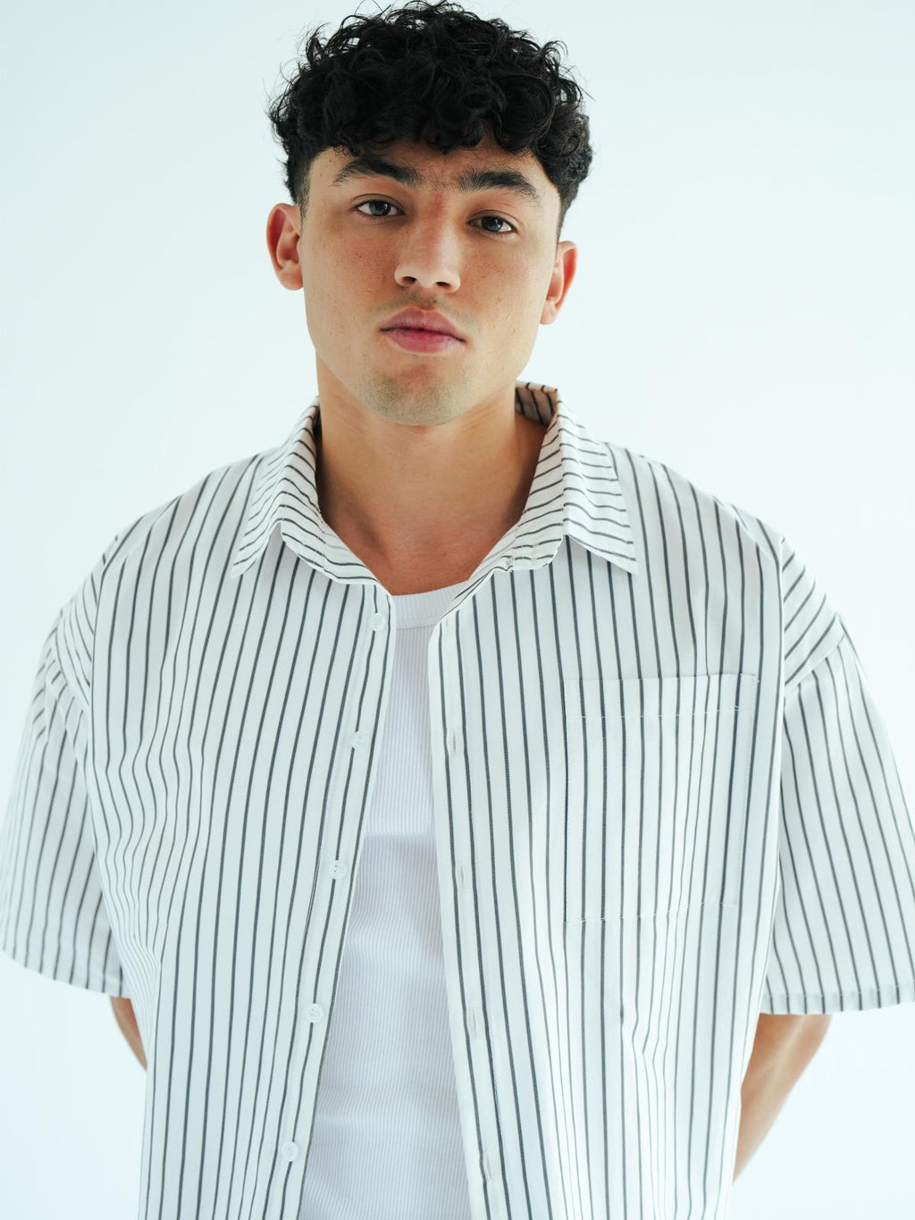 WHITE BOXY STRIPED SHIRT